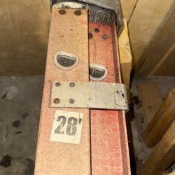 28ft Louisville Fiber Glass Ladder 