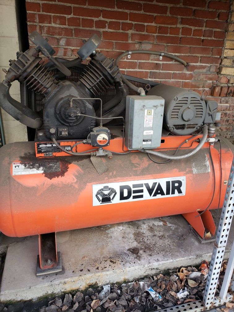 Devair 15 HP 120 Gallon Industrial Horizontal Air Compressor