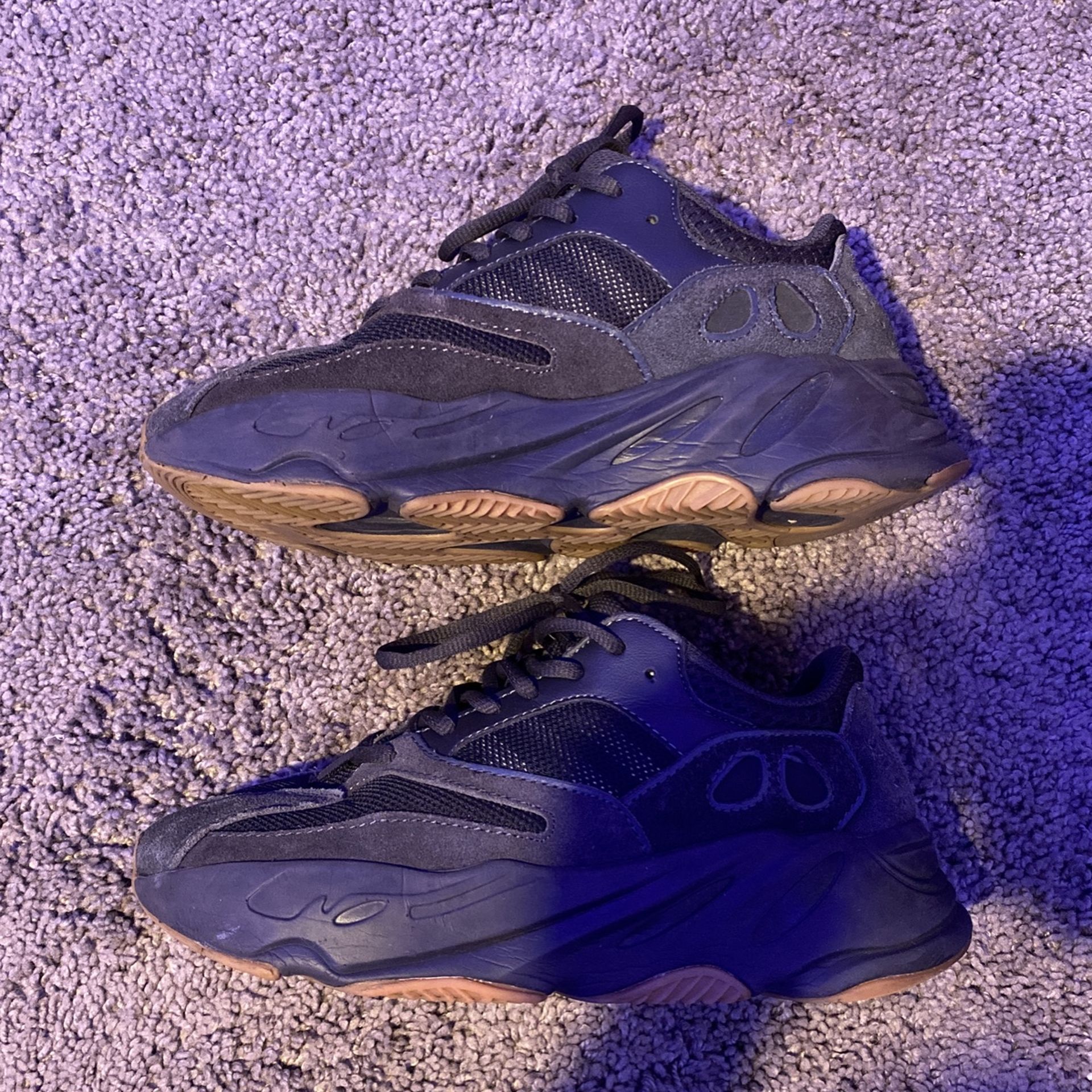 YEEZY BOOST 700 UTILITY BLACK SIZE