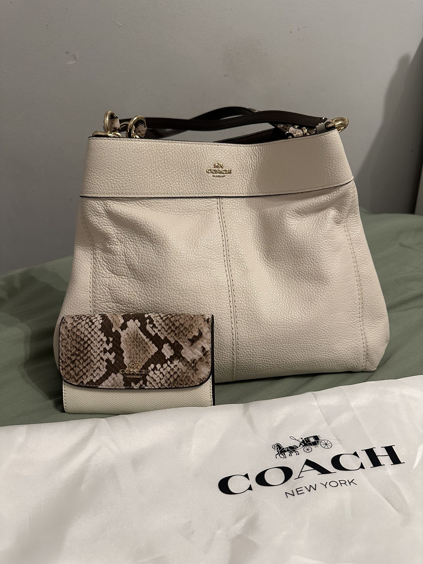 Coach Shoulder Bag set w matching wallet🤍 