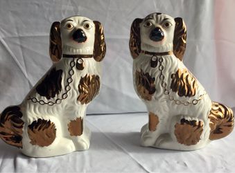 Staffordshire-style spaniel dog figurines