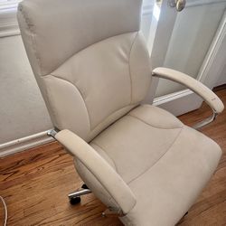 1 Year Beige Office Chair. Good Condition 