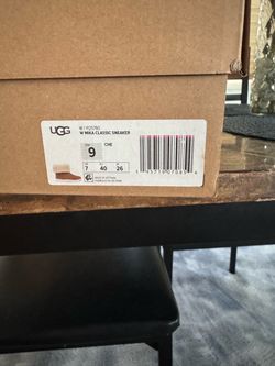 UGG W Mika Classic Sneaker Size 9