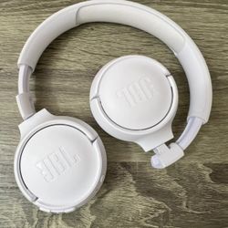 JBL TUNE 520BT Wireless Headphones -New