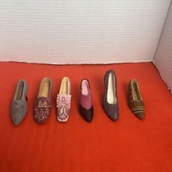 Vintage birdhouse with bird Small Size Hand-Painted Collectible  