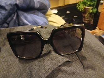 Jessica Simpson  Butterfly  black frame sunglasses   in good condition