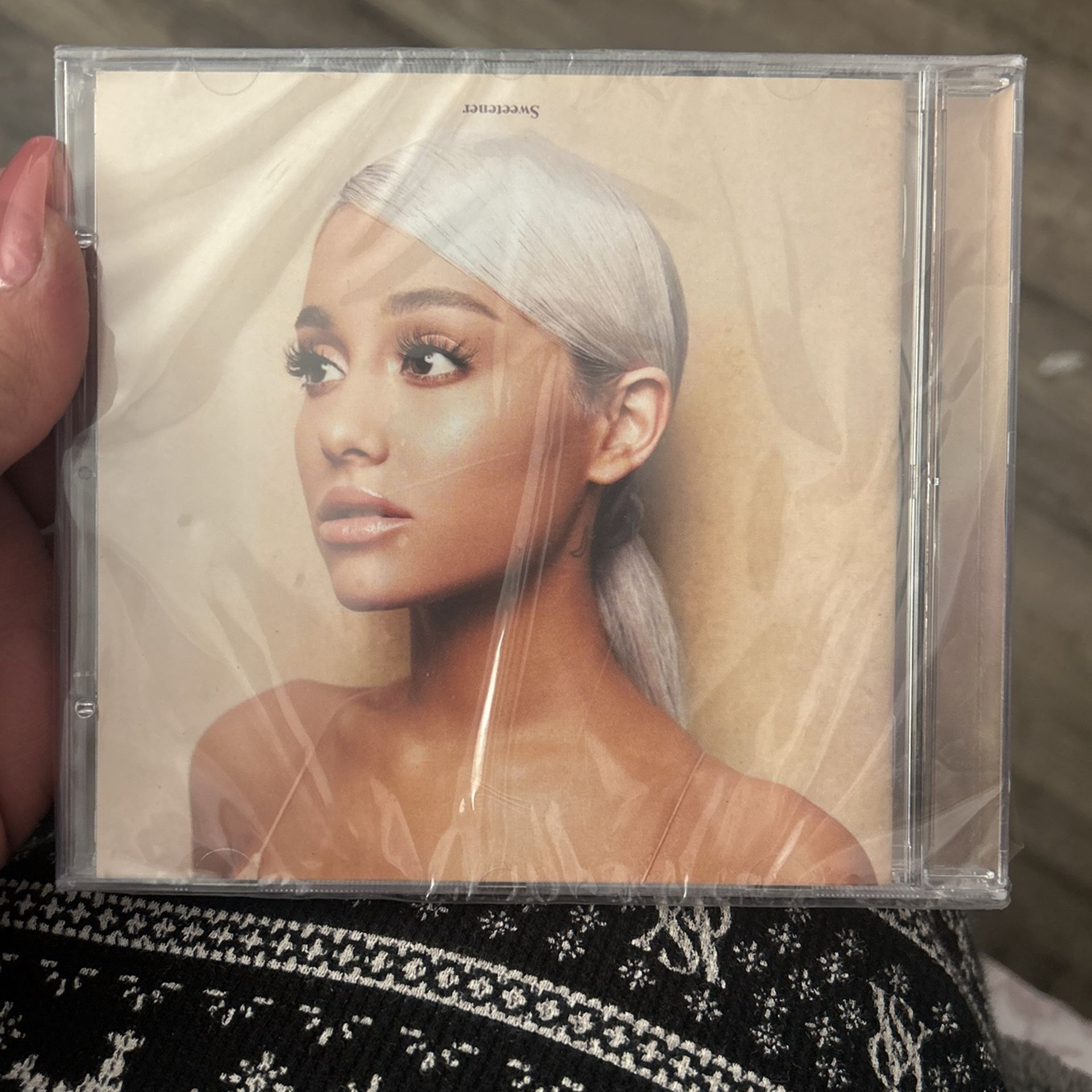 Ariana Grande Sweetener CD