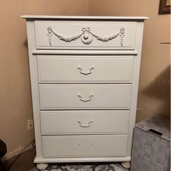 🎁BEAUTIFUL 4 PIECE BEDROOM SET: LONG DRESSER TALL CHEST, NIGHTSTAND- WHITE COLOR🎁