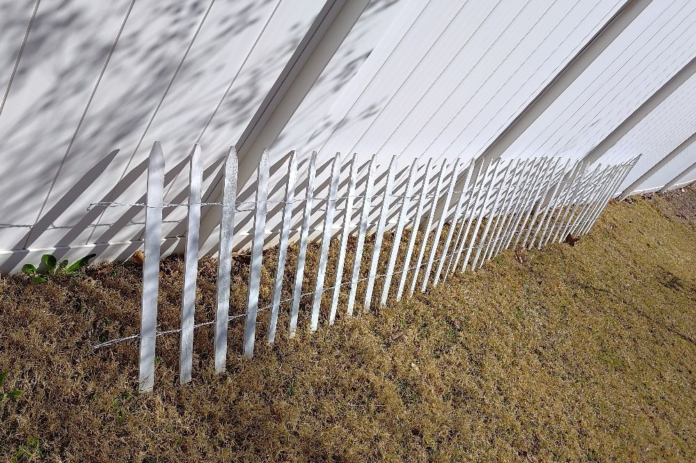 Picket fence for garden border