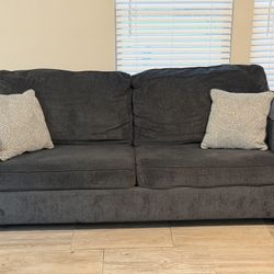 Living Room Sofa & Loveseat w/ Pullout Bed