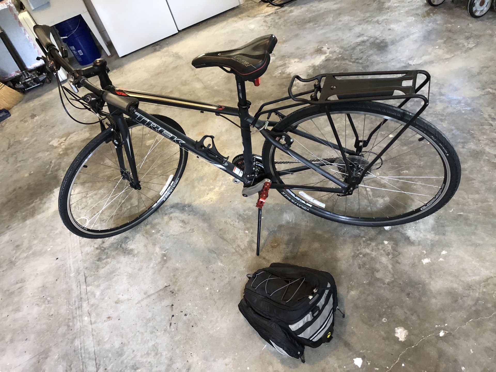 Trek FX 7.2 Men’s 17.5” bike with rear rack and storage bag