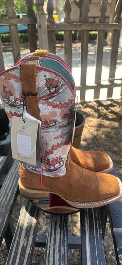 Ariat women boots special edition aloha ariat size 5.5 for only $140 OBO
