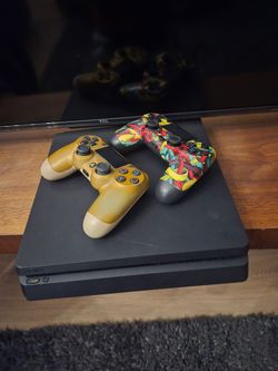 Playstation 4 Slim w/ 2 Controllers