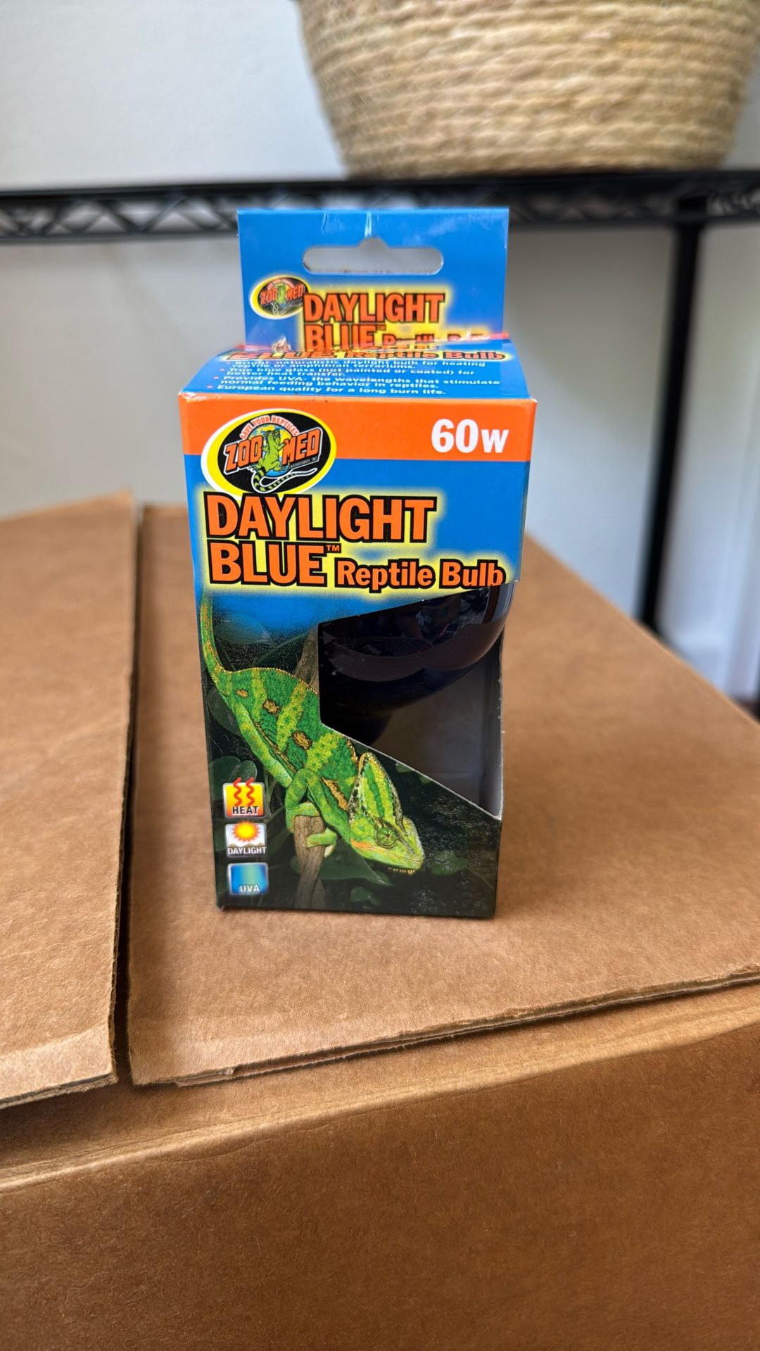 zoo med daylight blue bulb