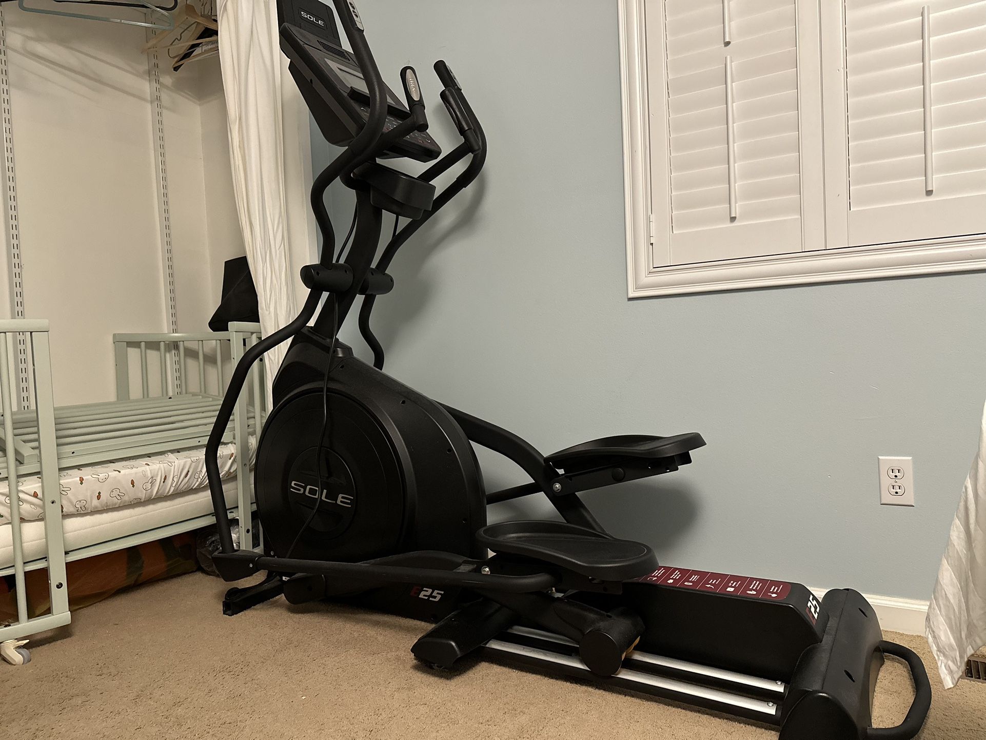 SOLE E25 Elliptical Trainer