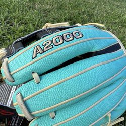 NEW Wilson A2000 11.5”