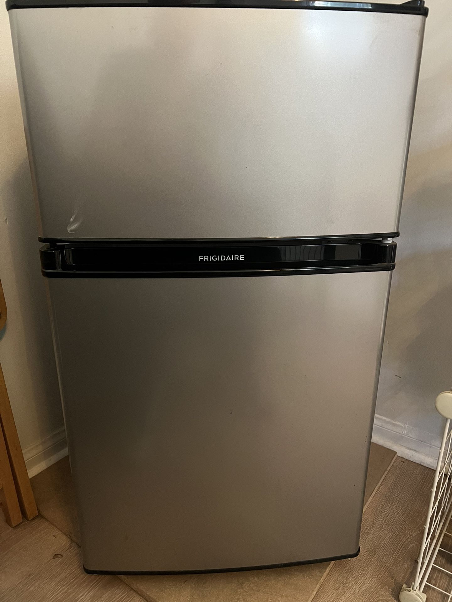 Frigidaire - 3.1 Cu. Ft. Mini Fridge with Built-In Freezer