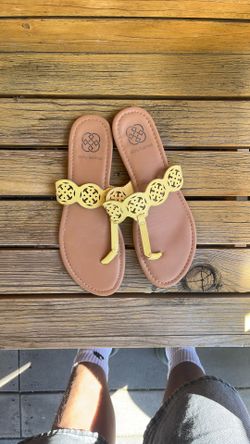 Daisy Fuentes Sandals