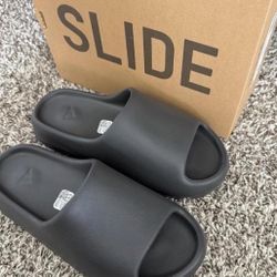 Yeezy Slides 
