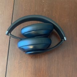 Beat studio pro headphones