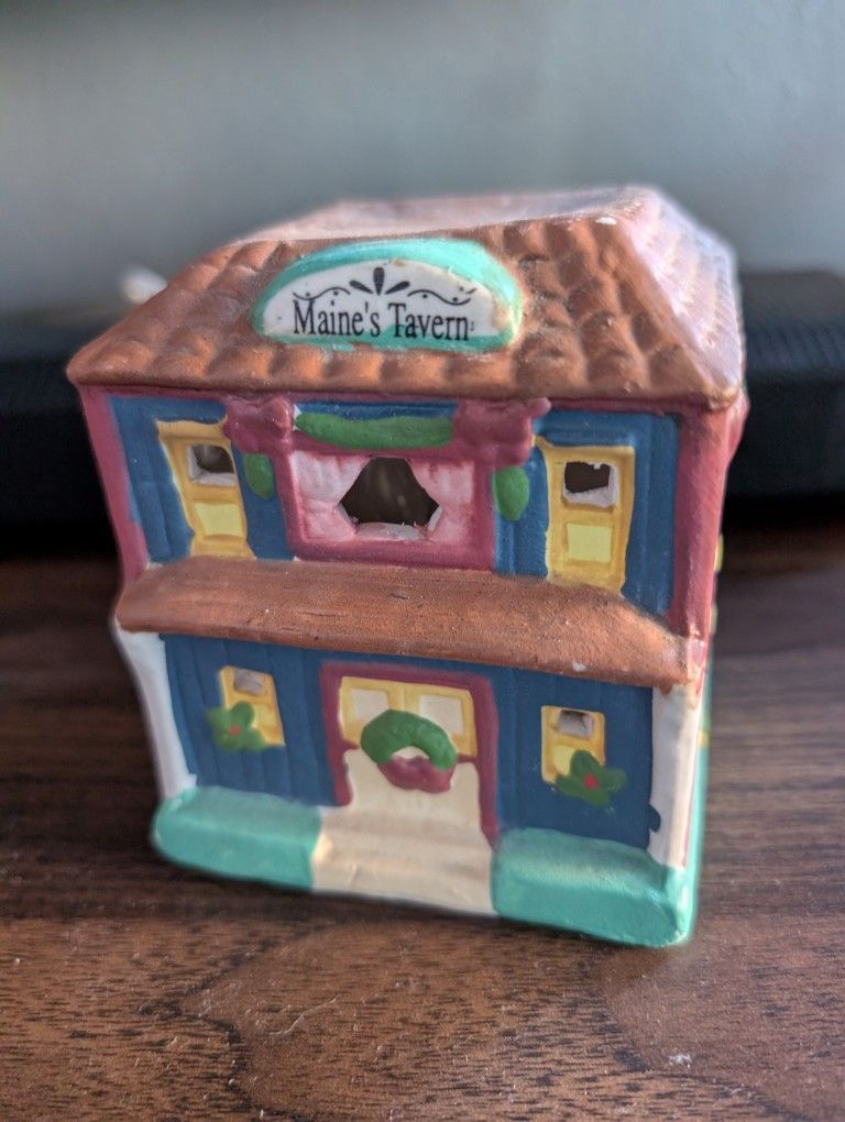 Dickens Collectables Christmas Village Tavern