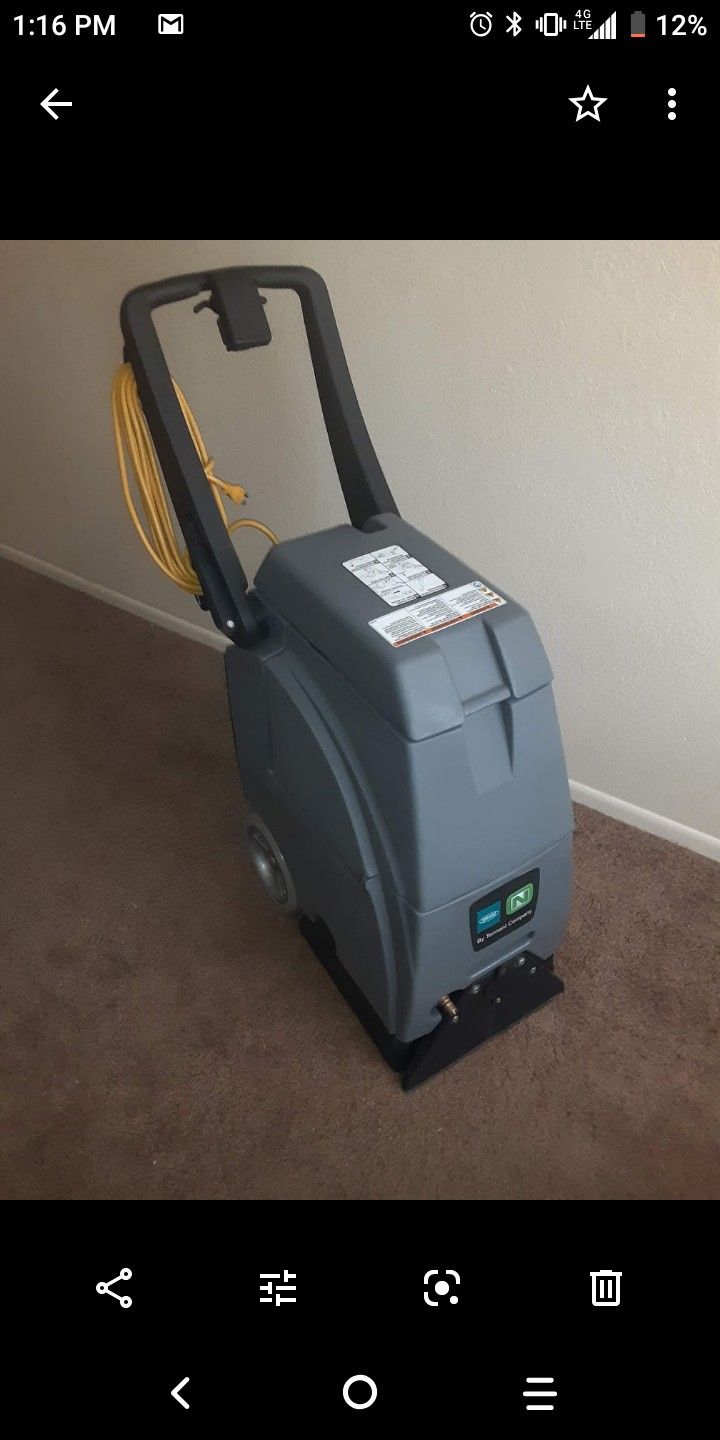 Very nice carpet cleaning machine used only a handful of times