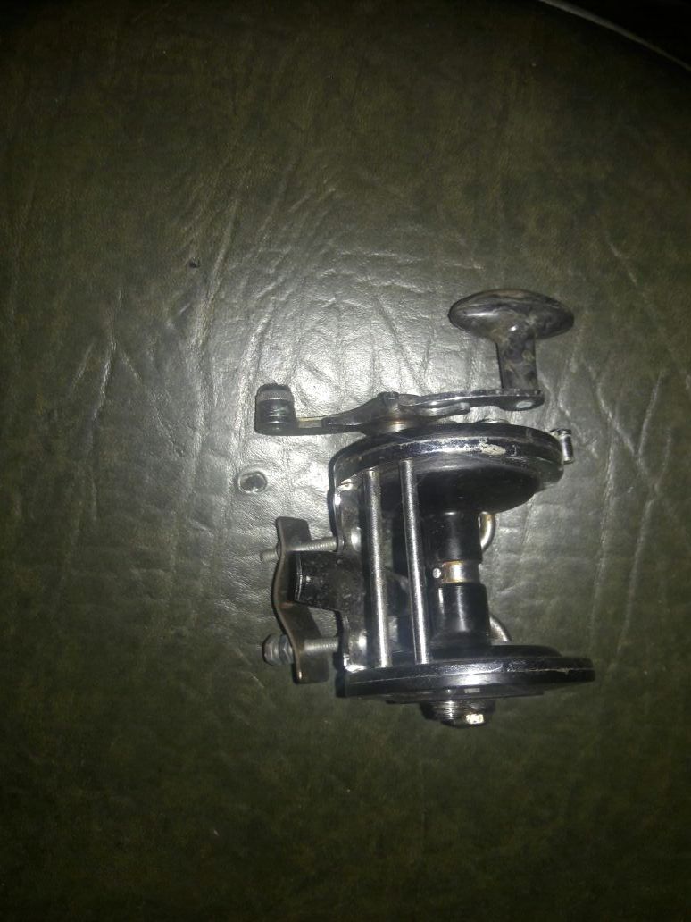 Older style fishing reel