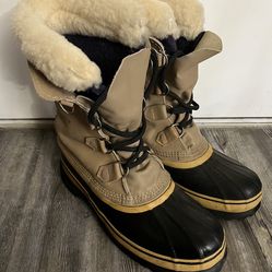 Caribou Sorel Hunting Boots (size 9) with 2 sets of fleece liners