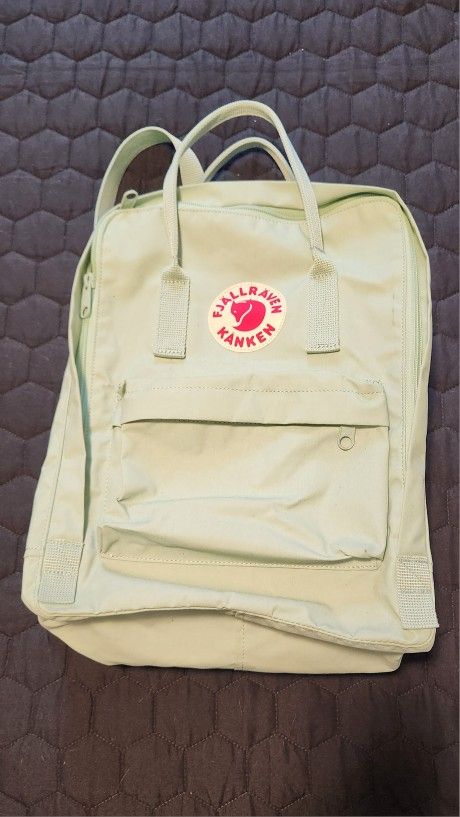 Fjallraven Kanken pack