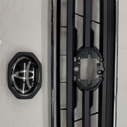 2016 - 2023 Toyota Tacoma OEM Grille