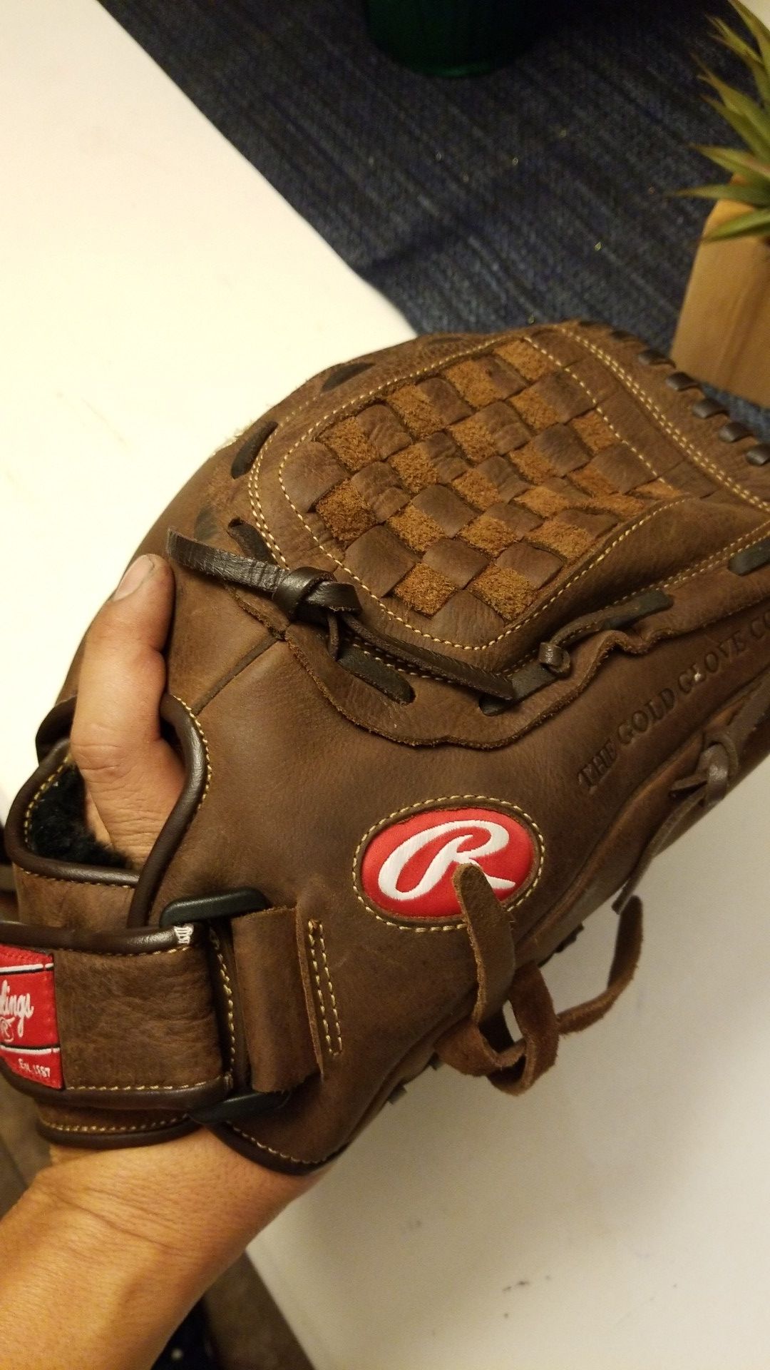 Rawlings 12 1/2 in baseball or softball glove