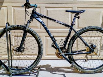 29 inch Giant Revel mountain bike
