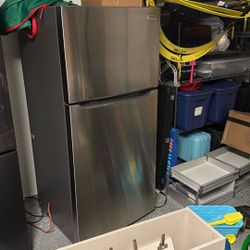 Refrigerator Frigidaire 18 Cu. Ft. Garage Ready Top Freezer Refrigerator