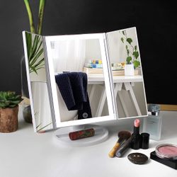 Makeup mirror with led lighting in 3 colors, 1 magnification of 2 x 3 magnifications, adjustable brightness and color temperature