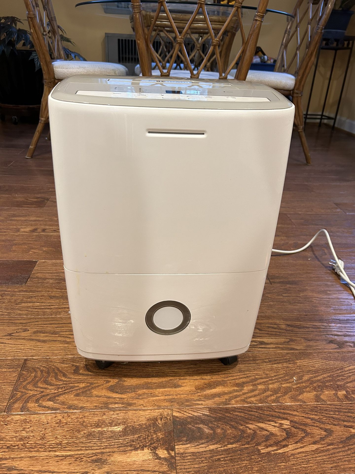 Frigidaire 30 Pint Pt FFAD3033R1 Low Temp Energy Star Dehumidifier