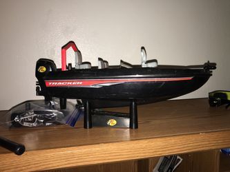 Bass Pro remote control fishing boat for Sale in Fresno, CA - OfferUp