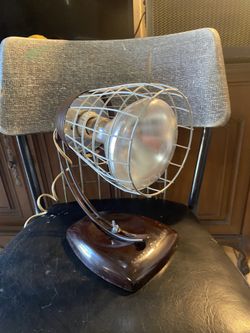 General Electric Heat Lamp     So Old 