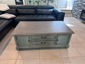 City furniture coffee table