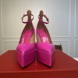 Authentic, Brand New Valentino Garavani Tan-Go Heels