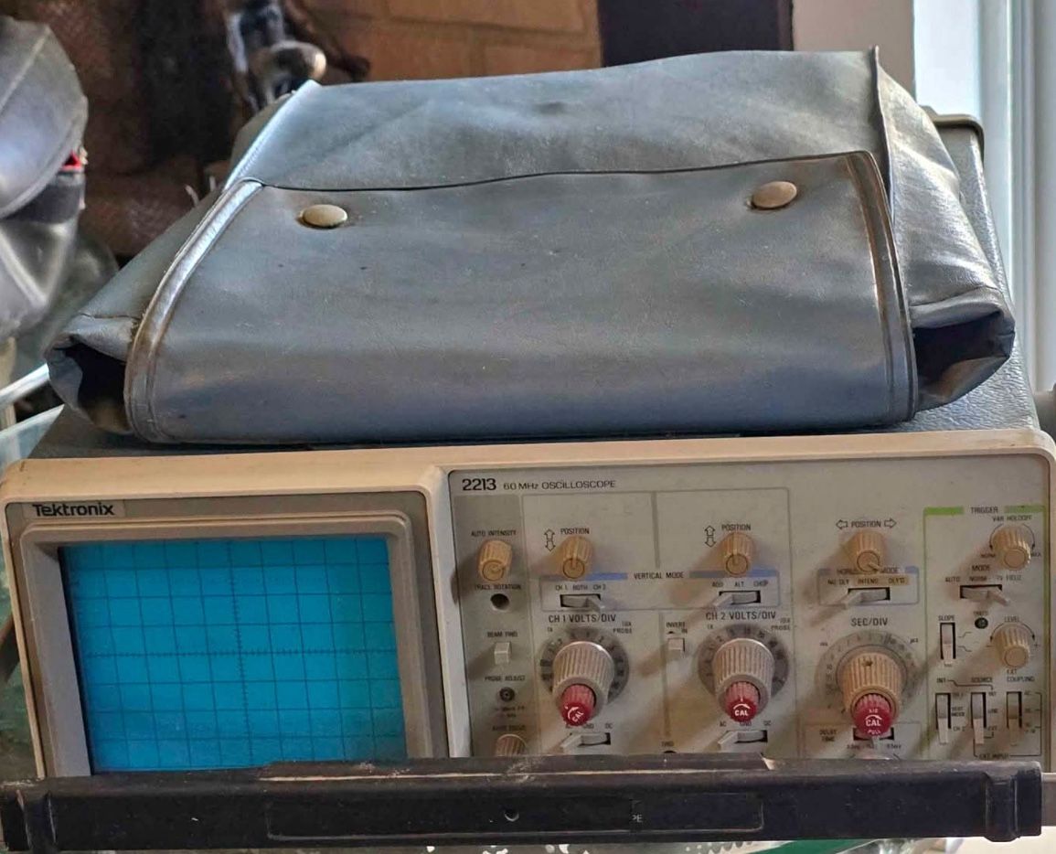 TEKTRONIX 2213-DIGITAL STORAGE OSCILLOSCOPE TWO CHANNEL 60 MHZ