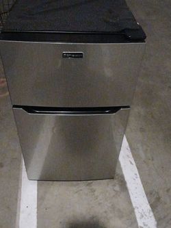 Emerson mini refrigerator