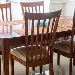 4 Chair Dinining Table - In Good Condition 