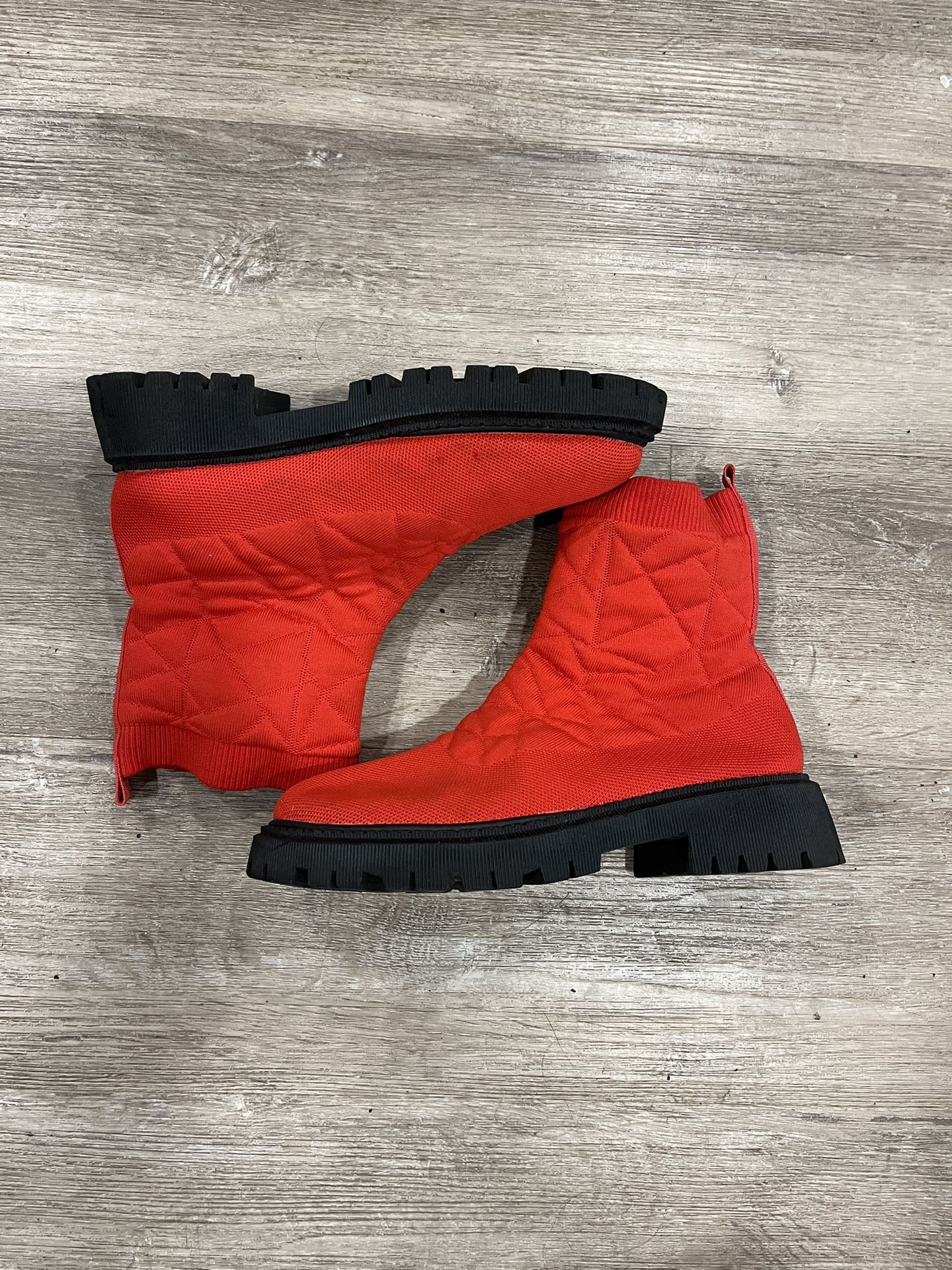 Winter Boots Size 8/9 In Woman’s. Great Condition And Comfortable. Perfect For Winter Or Fall.
