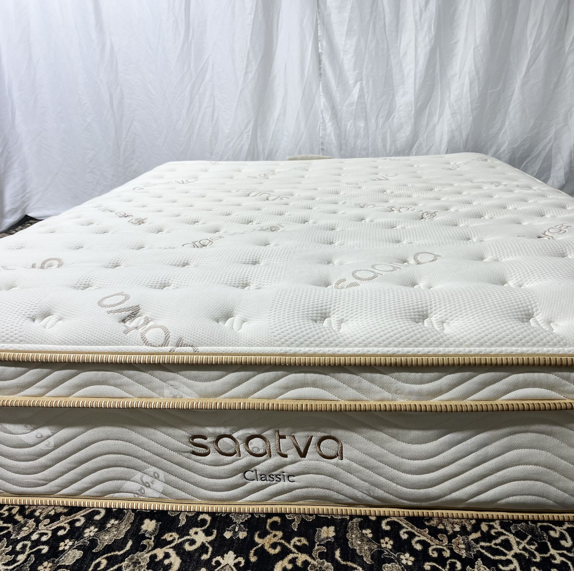 Saatva Classic Luxury Firm Mattress - QUEEN