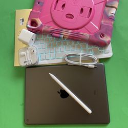 Apple IPad 7th Generation (10.2” Retina / IOS 18 / Touch ID ) 32GB with stylus pen, keyboard, case  & Accessories (128GB $249) 
