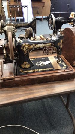 Antique Singer Sewing Machine Vintage  💵  CASH ONLY 💵 for Display Only