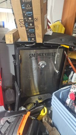 Smoke vault smoker