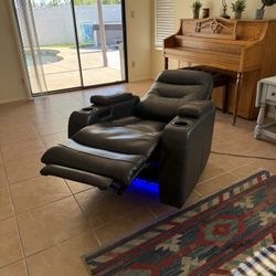 Power Leather Recliner w/ USB, LED Lights & Storage – Excellent Condition