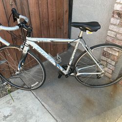 Trek 1000 SL Road Bike