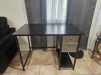 Small desk for gaming or studying 